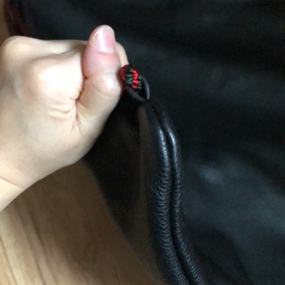 Authentic Gucci drawstring leather backpack in black - Picture 10 of 14